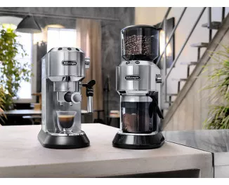 Рожкова кавоварка DeLonghi Dedica Style EC 685.M
