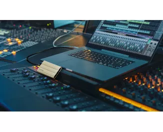Внешний SSD накопитель 2 TB Samsung T7 Shield Beige (MU-PE2T0K/EU)